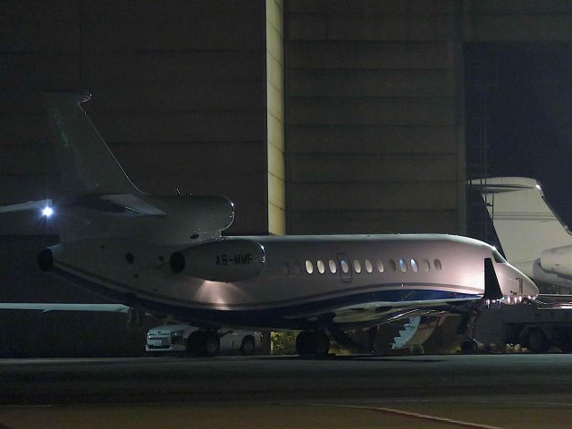 Dassault Falcon 7X (A6-MMF) - This picture was taken around 23:15 on October 10, 2017. This airplane seems to have just arrived.