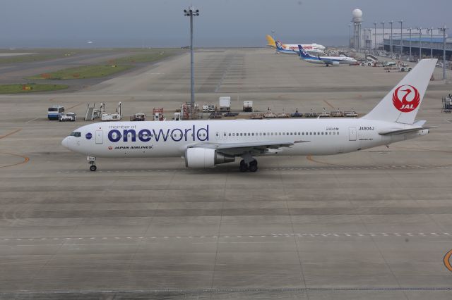 BOEING 767-300 (JA604J)