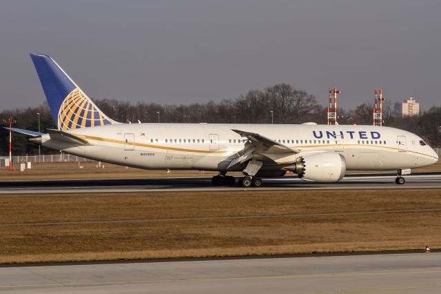 Boeing 787-8 (N45905) - N45905 United Airlines Boeing 787-8 Dreamliner coming in from Houston (IAH / KIAH) @ Frankfurt - International (FRA / EDDF) / 22.01.2017