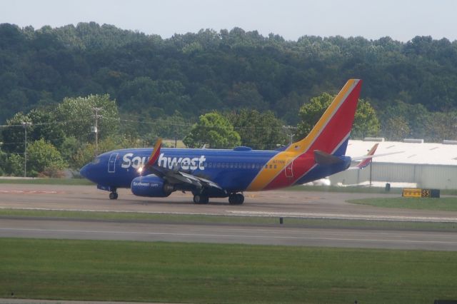 Boeing 737-700 (N7710A)