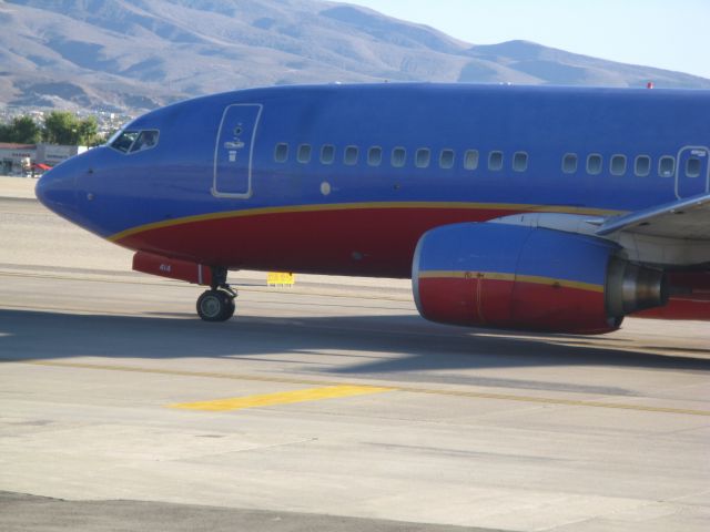 Boeing 737-700 —