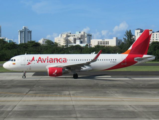 Airbus A320 (N748AV)