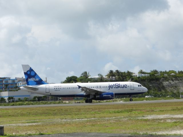 Airbus A320 (N563JB)