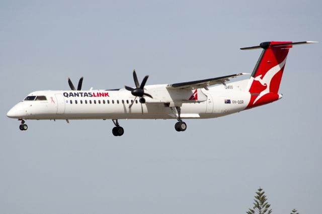 de Havilland Dash 8-300 (VH-QOR) - On short finals for runway 05. Friday, 19th April 2013.