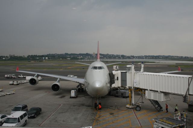 Boeing 747-400 (N663US)