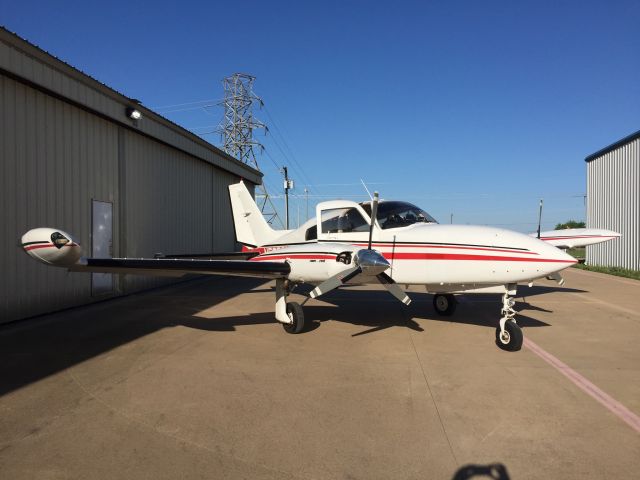 Cessna 310 (N587GF)