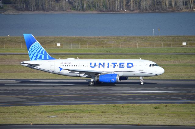 Airbus A319 (N874UA) - UAL1888 departing on 10L for Houston-Intercontinental (KIAH/IAH). The second time I got to see the latest United livery!