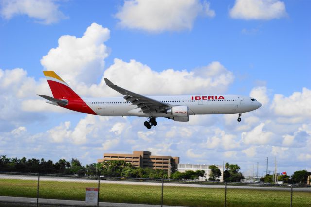 Airbus A330-300 (EC-LZJ)