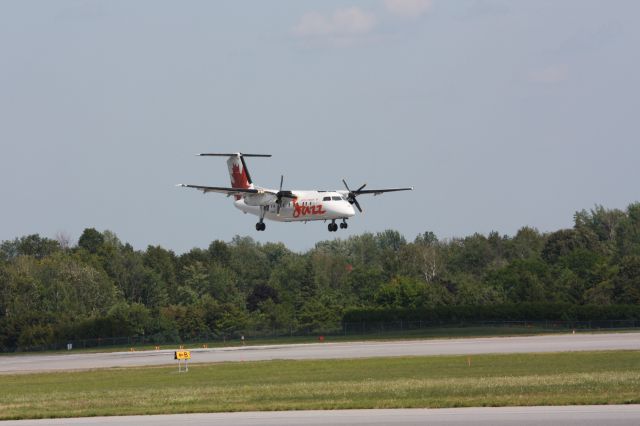 de Havilland Dash 8-100 (C-GJSV)