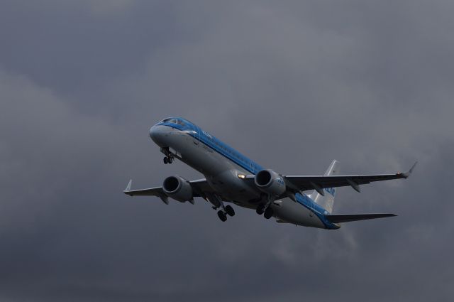 Embraer 170/175 (PH-EXA) - Embraer ERJ-190