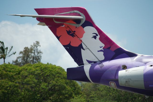 Boeing 717-200 — - Hawaiian Airlines famous tail. 