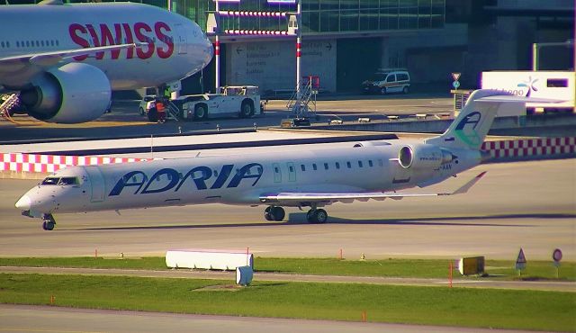 Canadair Regional Jet CRJ-900 (S5-AAN)
