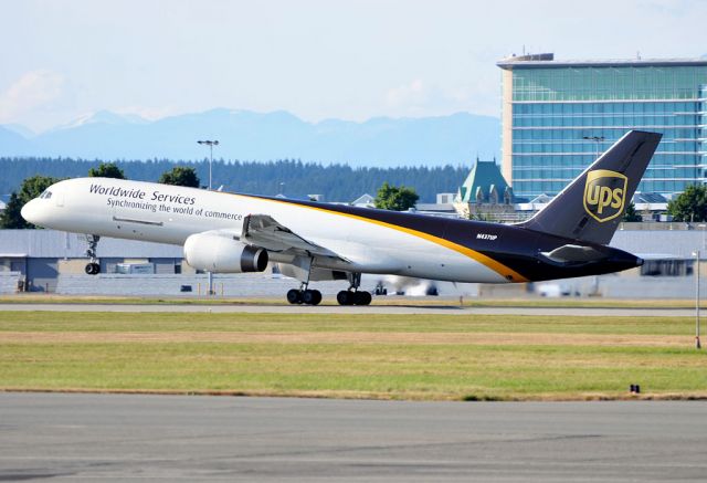 Boeing 757-200 (N437UP)