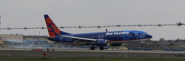 Boeing 737-800 (N805SY)