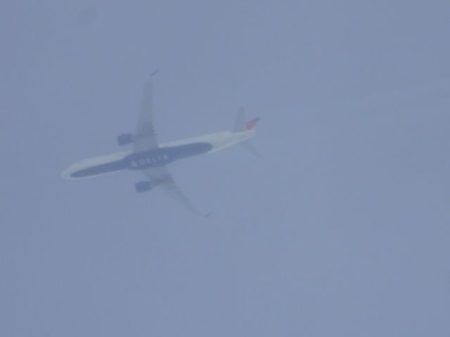 Airbus A321 (N122DN) - DAL818br /ATL-DENbr /06/03/22