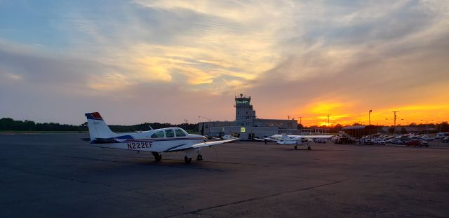 Beechcraft Bonanza (33) (N222EF)