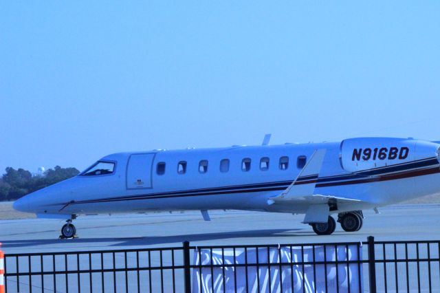 Learjet 45 (N916BD)