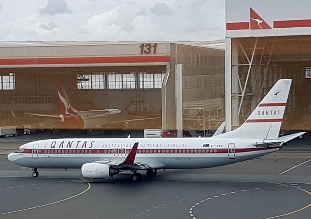 Boeing 737-700 (VH-VXQ) - Qantas Retro Livery at Sydney Airport