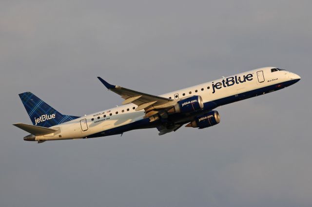 Embraer ERJ-190 (N265JB) - JBU640, Blue Streak, climbing out from RWY 24L en route to Boston Logan Intl (KBOS) on 2 May 2018.