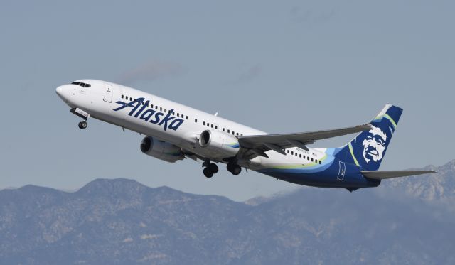 Boeing 737-900 (N315AS) - Departing LAX