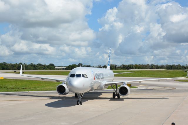 Airbus A321 (N123NN) - Taxing out to rwy 18L