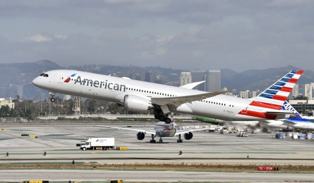 Boeing 787-9 Dreamliner (N820AL) - Departing LAX on 25R