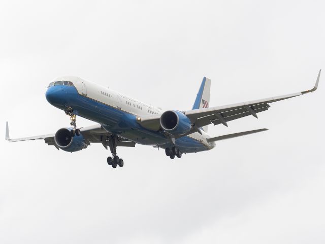 98-0001 — - 6/28/2020 AF2 arriving to Love Field on a cloudy gray morning.