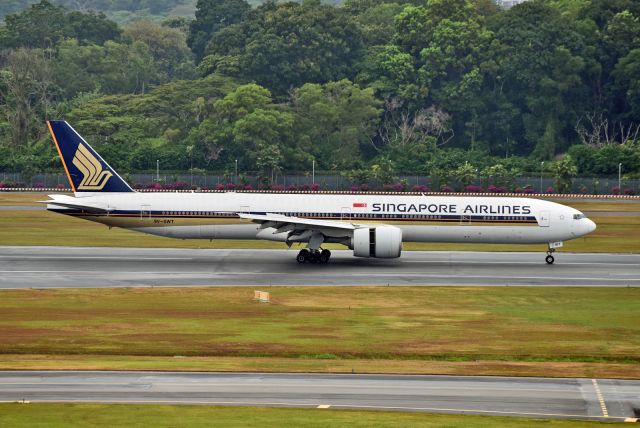 BOEING 777-300 (9V-SWT)