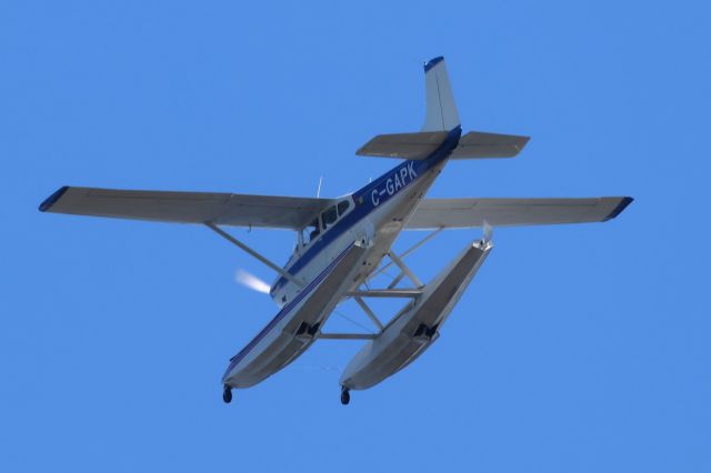 Cessna Skywagon (C-GAPK) - C-GAPK Cessna Skywagon A-185-F Aviation DPKM Inc, Survolant le fleuve St-Laurent QC. à Lavaltrie le 11-05-2024 à 11:15