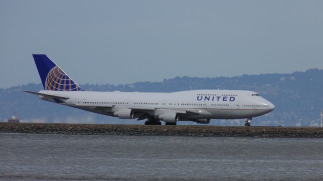 Boeing 747-400 (N174UA)