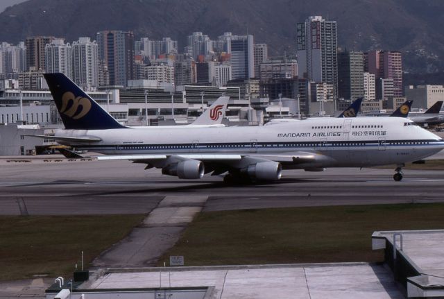 Boeing 747-200 (B-16801)