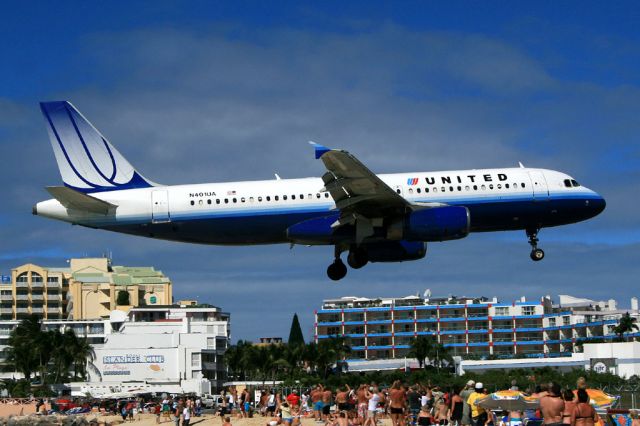 Airbus A320 (N401UA)