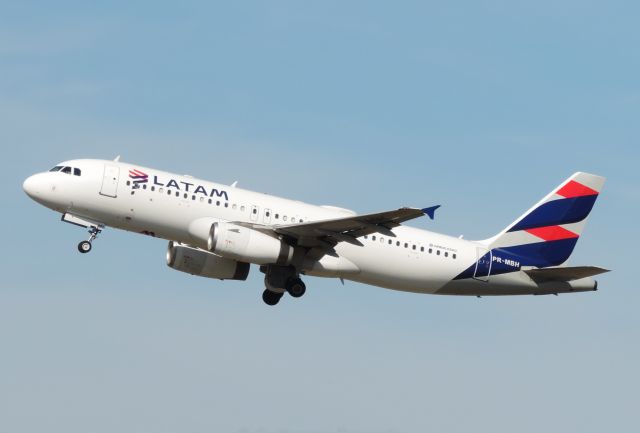 Airbus A320 (PR-MBH)