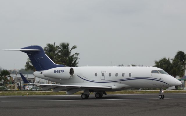 Bombardier Challenger 300 (N487F)