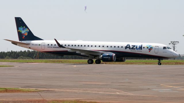 Embraer ERJ-190 (PR-AXC)