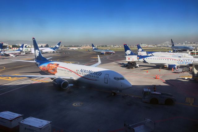 Boeing 737-800 (XA-AMS) - View from terminal 2.