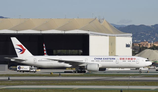 BOEING 777-300ER (B-7367) - Taxiing to gate at LAX