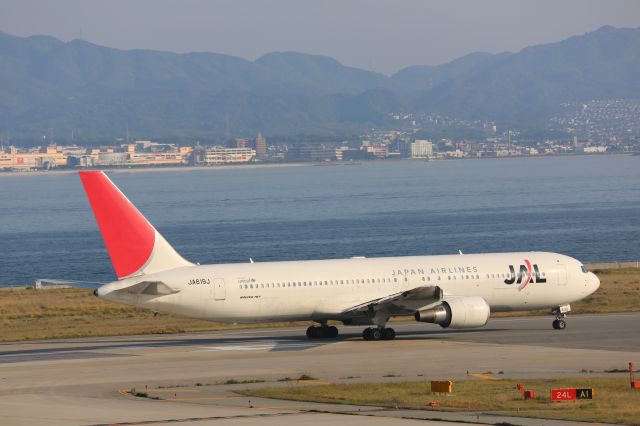 BOEING 767-300 (JA619J)