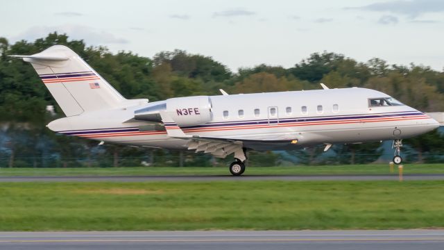 Canadair Challenger (N3FE) - FedEx corporate touching down on runway 19 from Memphis.