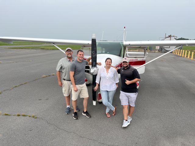 Cessna Skyhawk (N8899B) - The Major