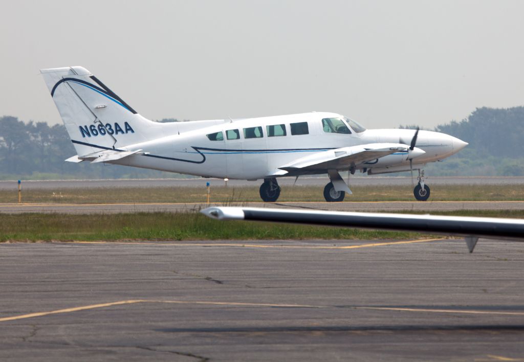 Cessna 402 (N663AA) - Taxiing towards RW 06.