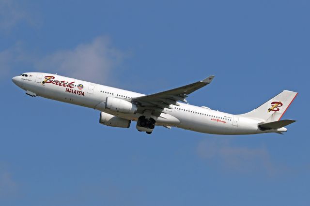 Airbus A330-300 (9M-LFC)