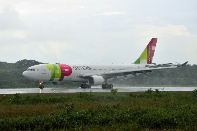 Airbus A330-200 (CS-TOE)