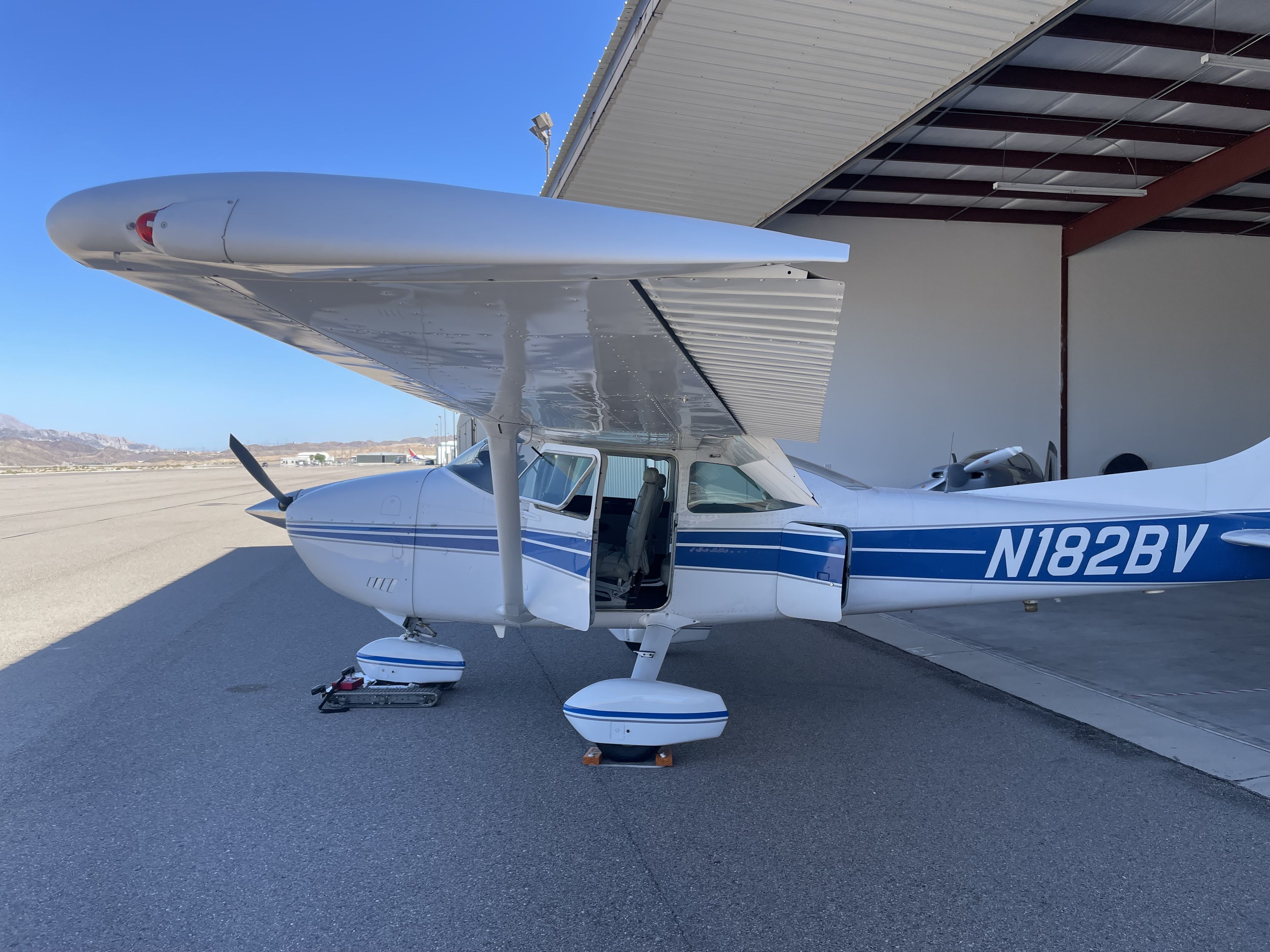 Cessna Skylane — - My hangar
