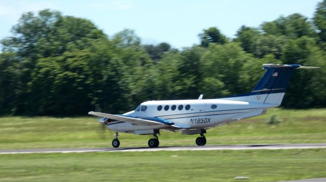 Beechcraft Super King Air 200 (N1850X) - Taxiing for departure is this 1982 Beechcraft Super King Air B200 from the Spring of 2022.