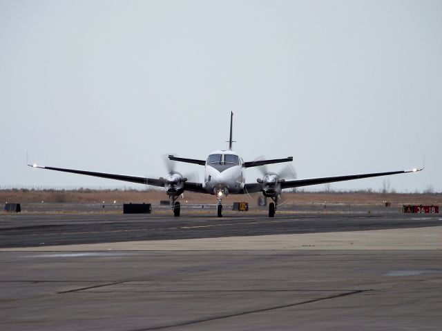 Beechcraft King Air 90 (N996BL)