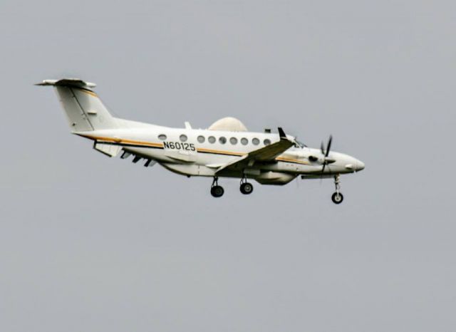 Beechcraft Super King Air 350 (N60125) - 01 April 2018 - on finals from Keflavik (BIKF).