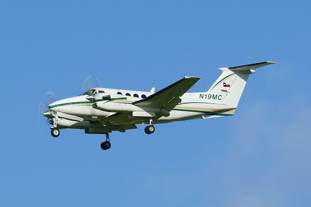 Beechcraft Super King Air 300 (N19MC)