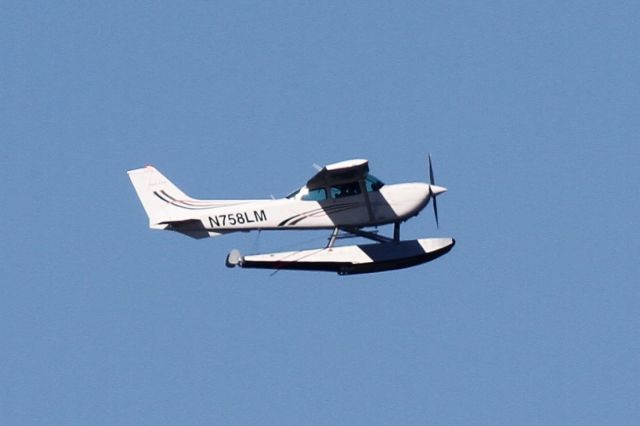 Cessna Cutlass RG (N758LM) - Over Mercer Island, WA