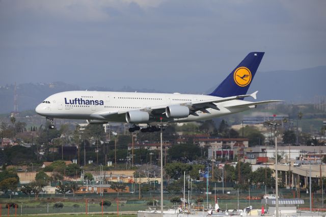 Airbus A380-800 (D-AIMK)